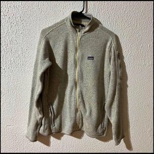 Women’s Patagonia full zip fleece.